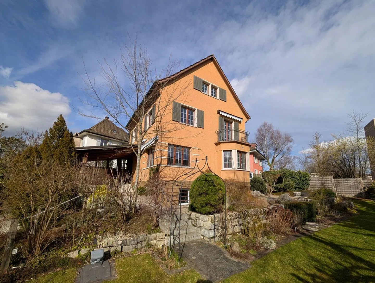 Charming Single-Family Home in a Quiet Location with Idyllic Garden - Photo 2 of 10