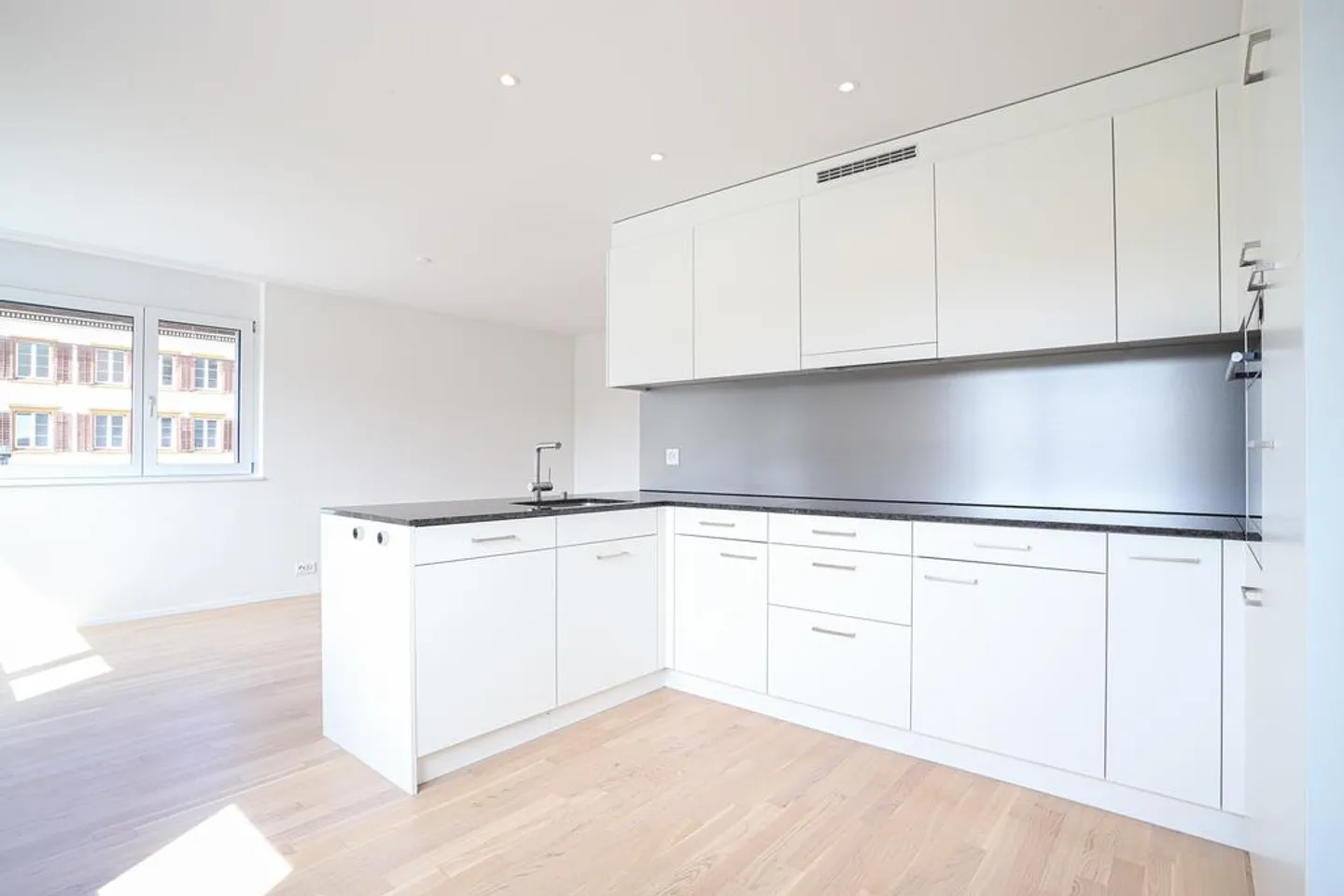 BEL appartement avec grand BALCON - Photo 2 sur 10