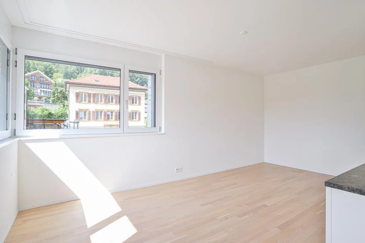BEL appartement avec grand BALCON - Photo 3 sur 10