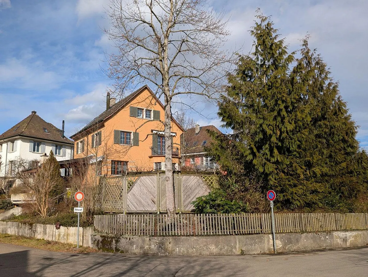 Charming Single-Family Home in a Quiet Location with Idyllic Garden - Photo 4 of 10