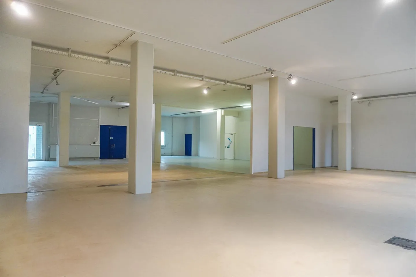 Vielseitiger Showroom mit Nebenräumen - Foto 3 von 11