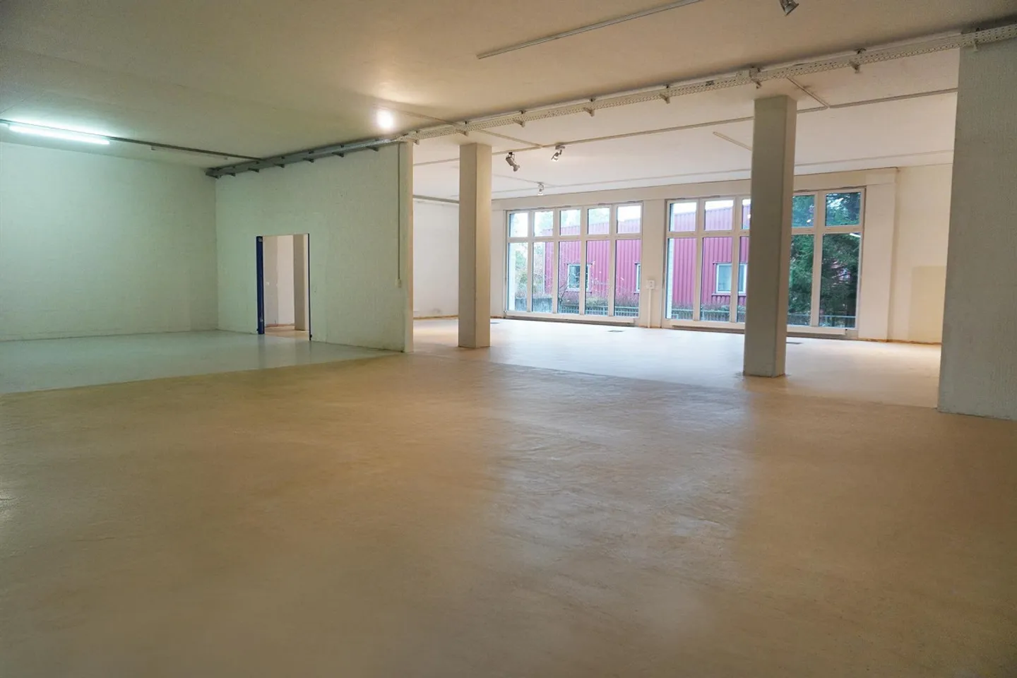 Vielseitiger Showroom mit Nebenräumen - Foto 4 von 11