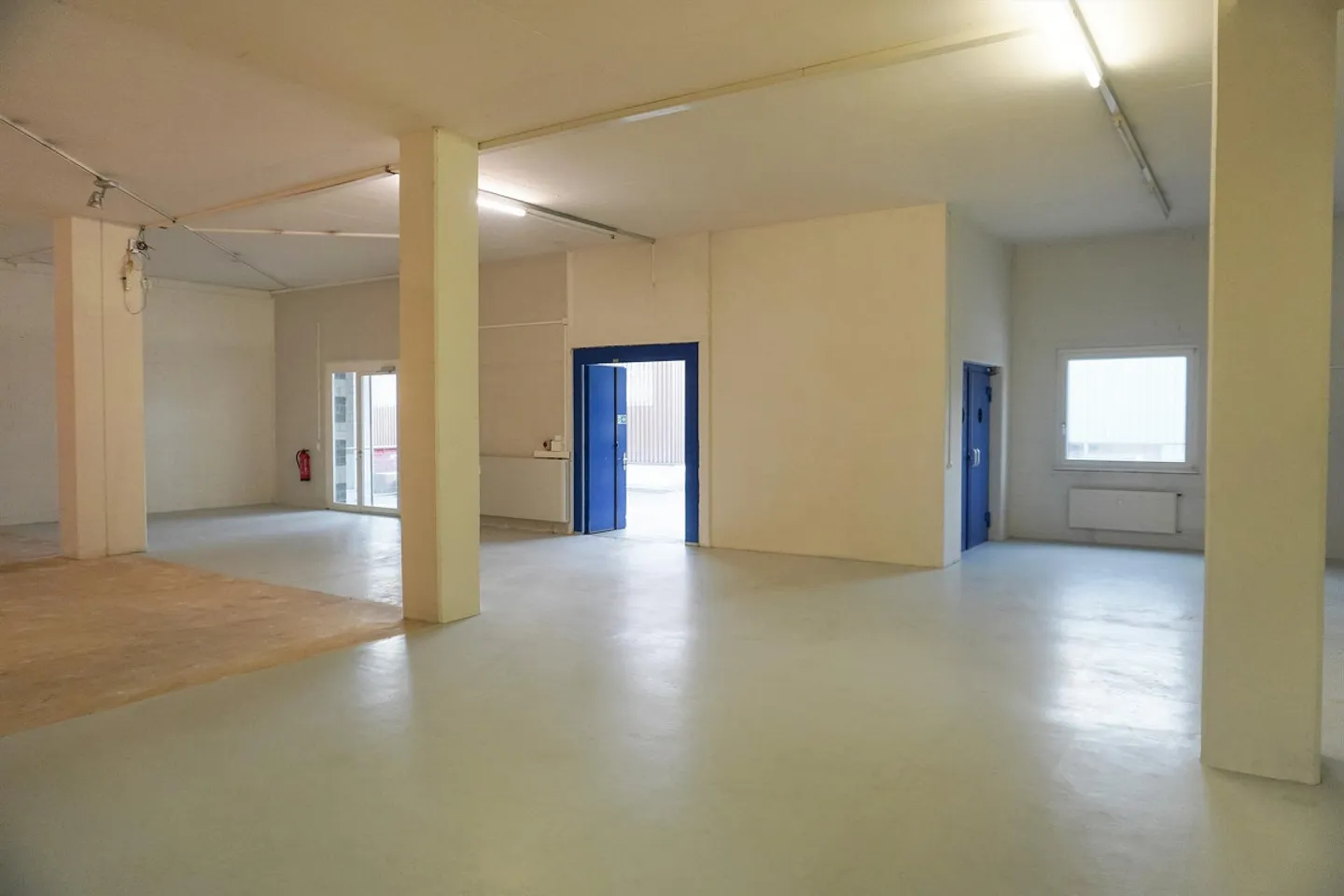 Vielseitiger Showroom mit Nebenräumen - Foto 5 von 11