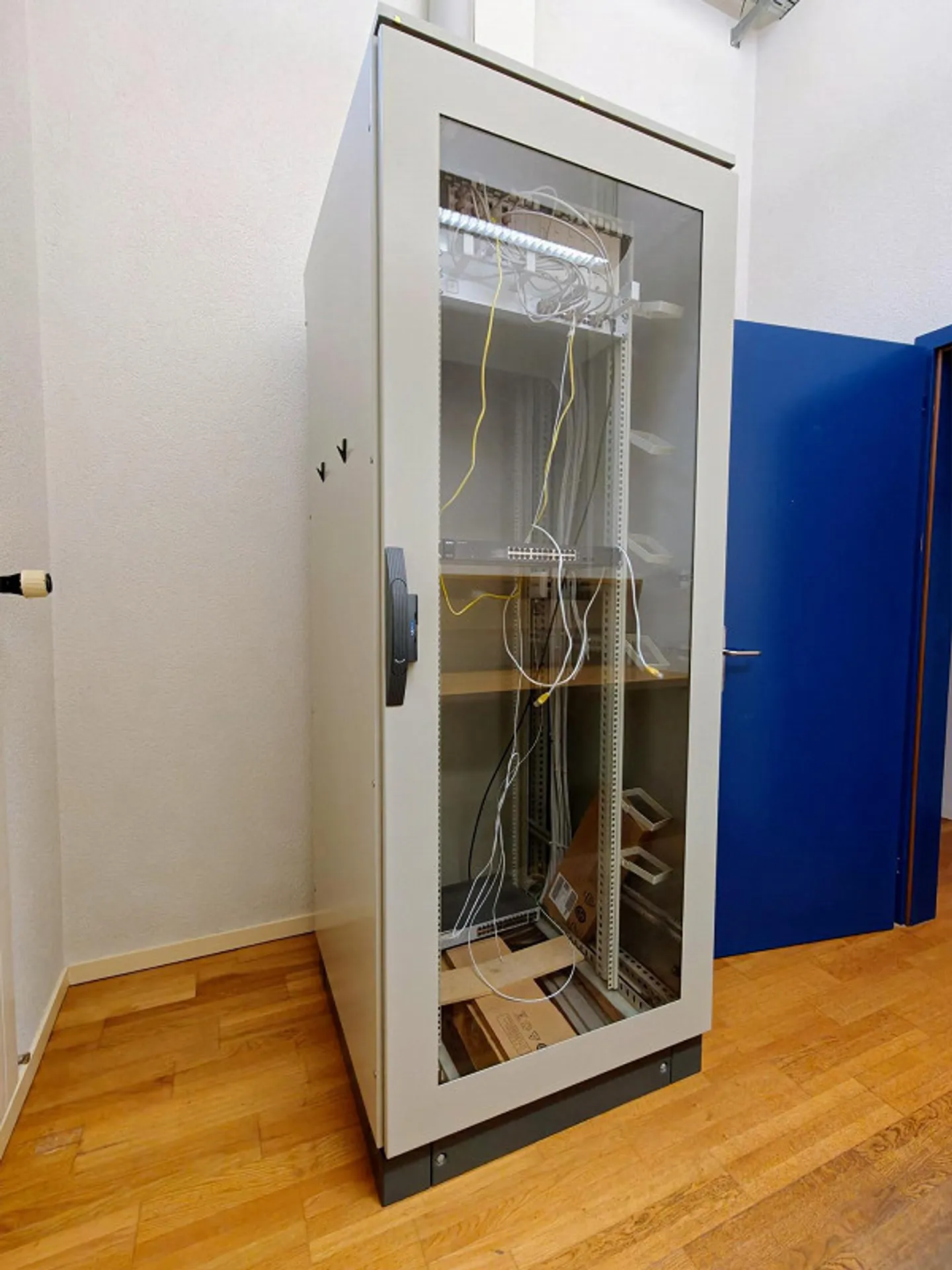 Vielseitiger Showroom mit Nebenräumen - Foto 9 von 11