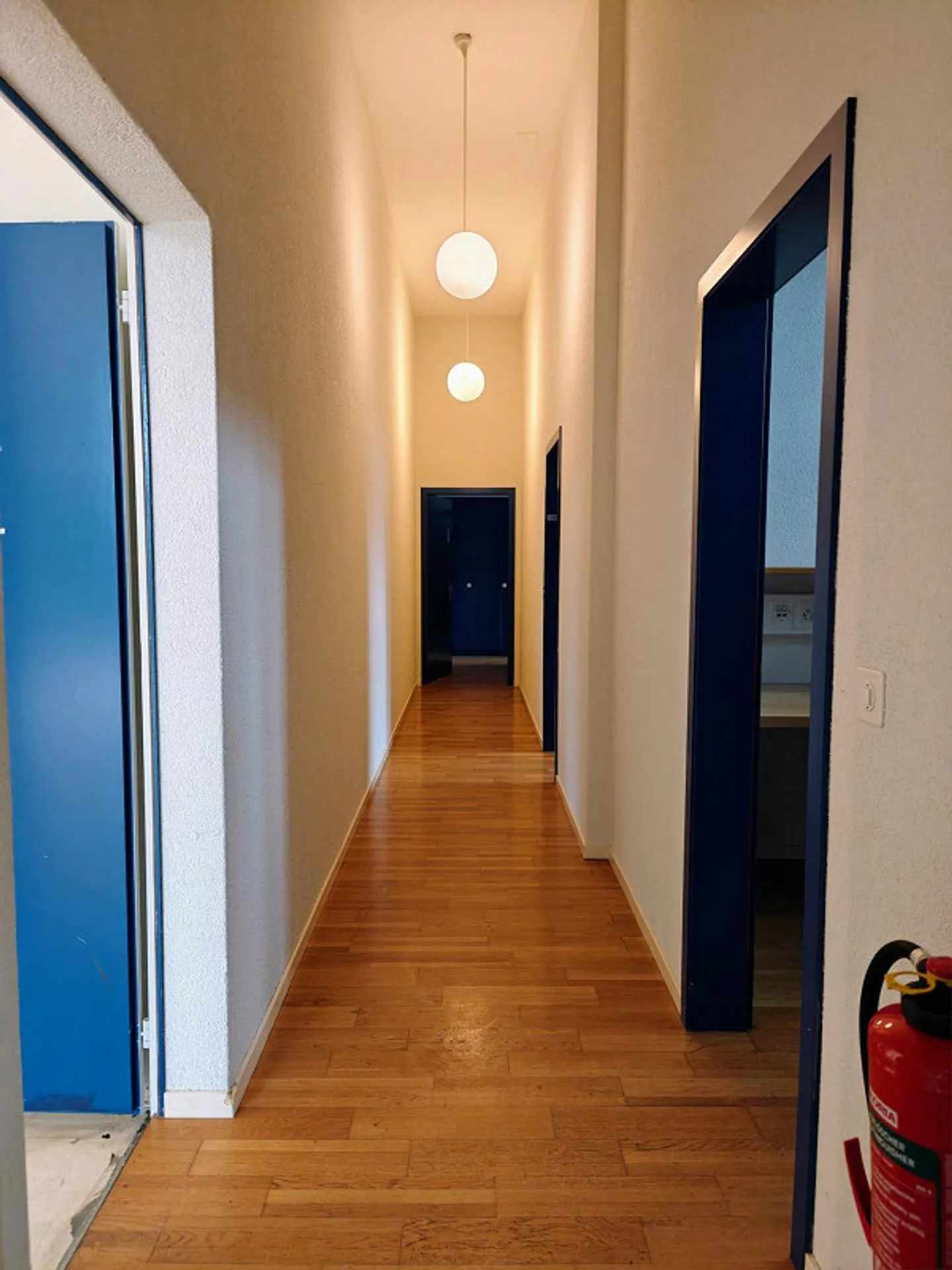 Vielseitiger Showroom mit Nebenräumen - Foto 11 von 11