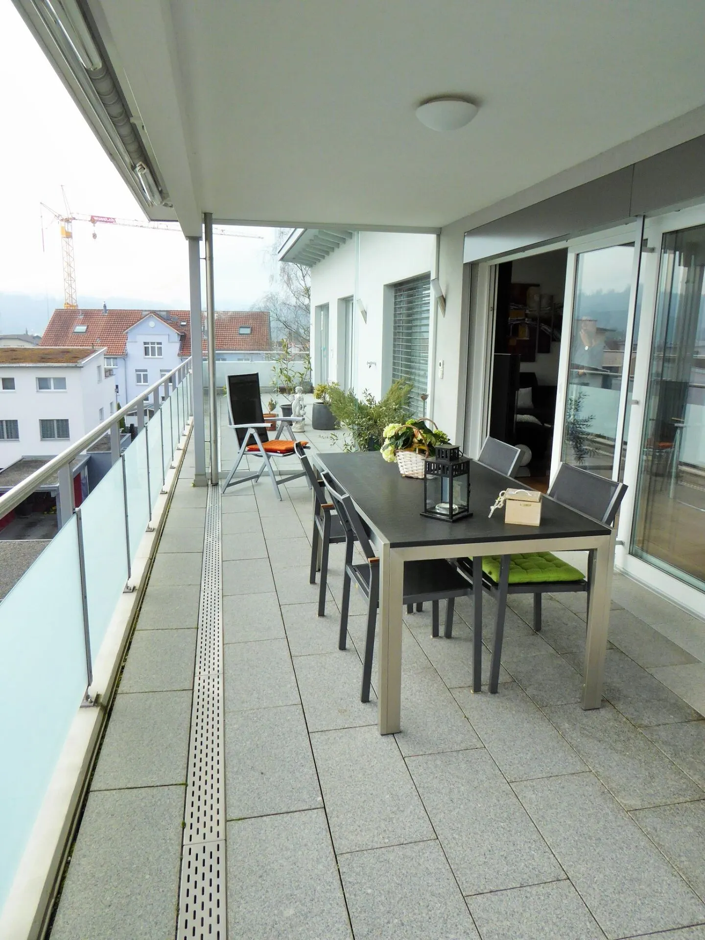 Appartement penthouse spacieux de 3,5 pièces au centre de Schötz - Photo 8 sur 9