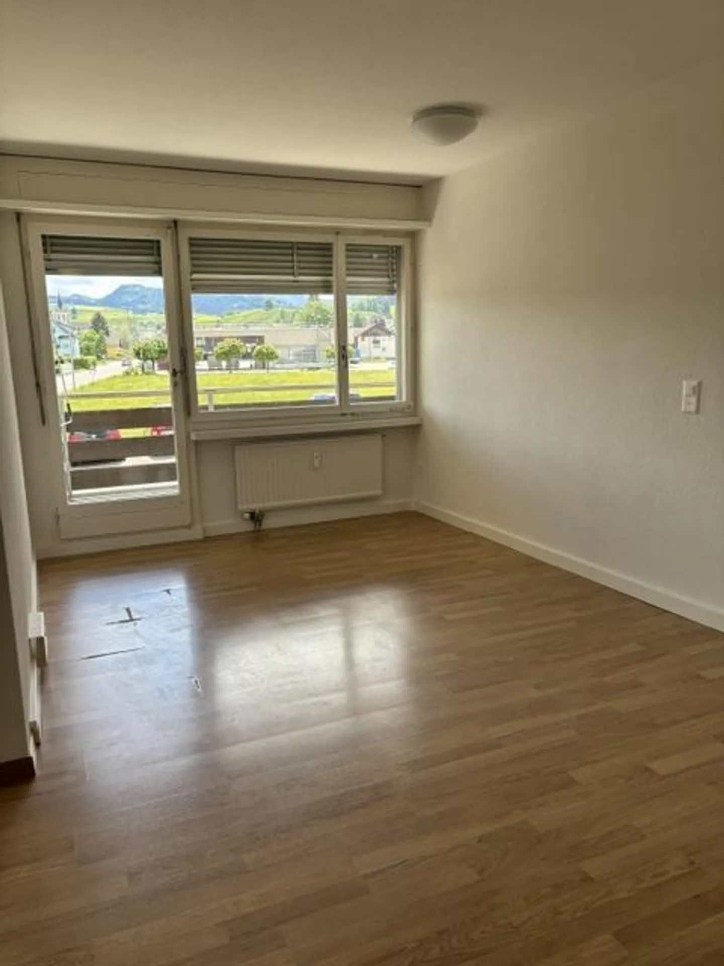 Appartamento 3.5 locali parzialmente ristrutturato con balcone - Foto 1 di 11