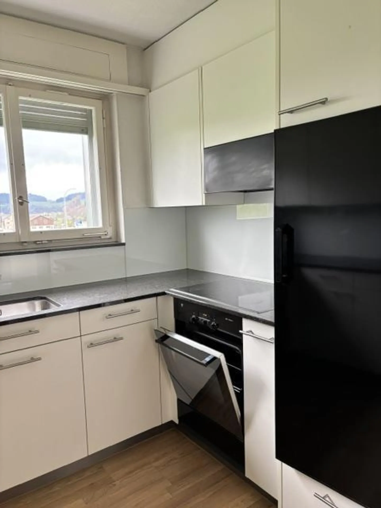 Appartamento 3.5 locali parzialmente ristrutturato con balcone - Foto 3 di 11