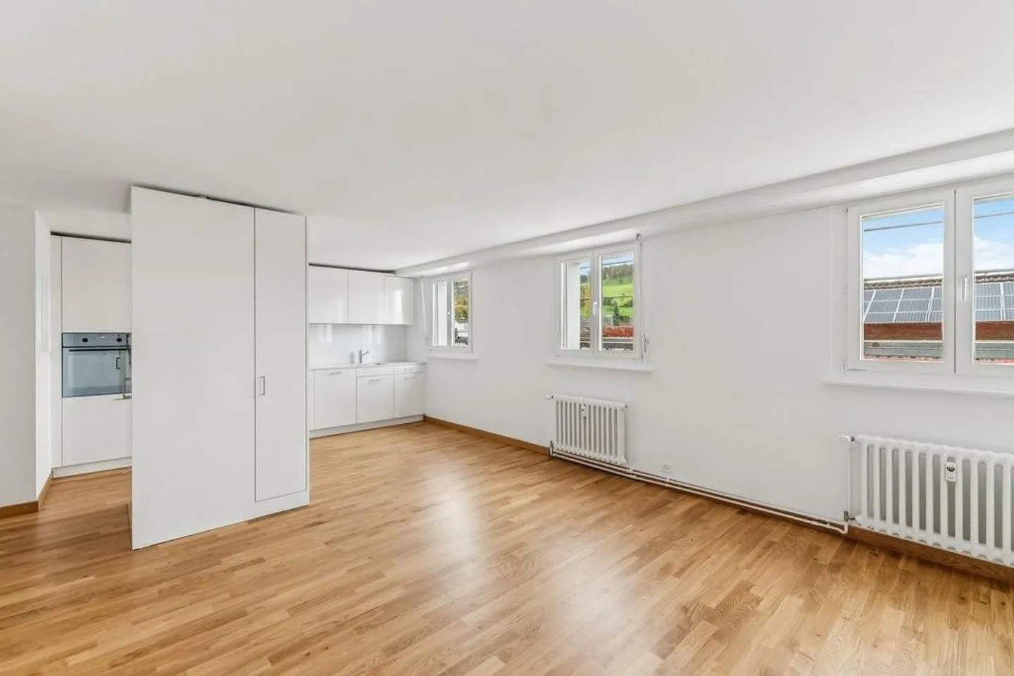 Freshly renovated attic apartment in a quiet property - Photo 3 of 11