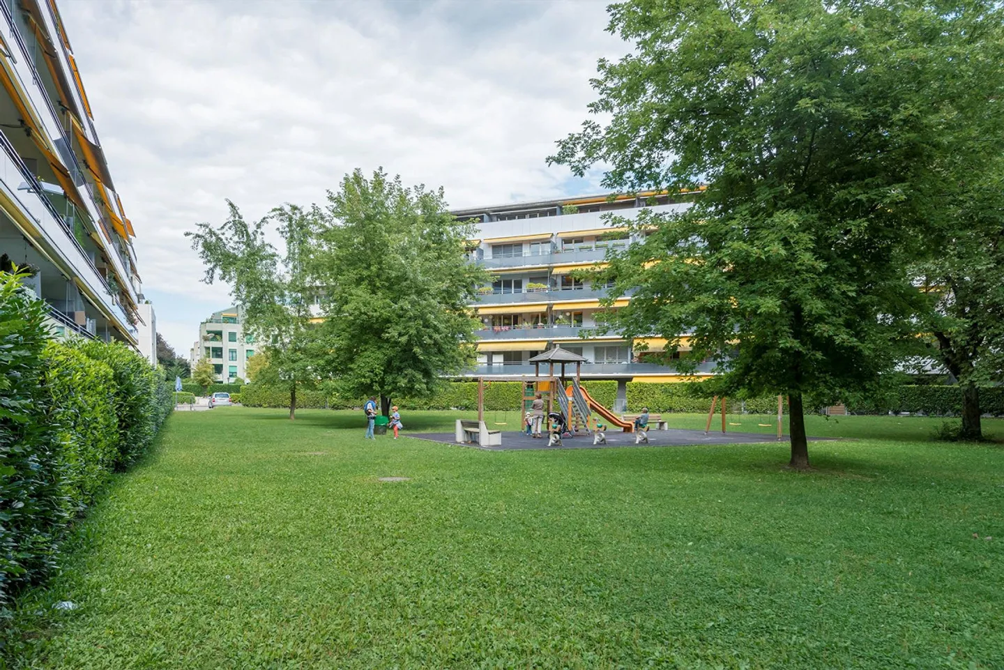 Bel appartement dans un environnement résidentiel de qualité - Photo 2 sur 8