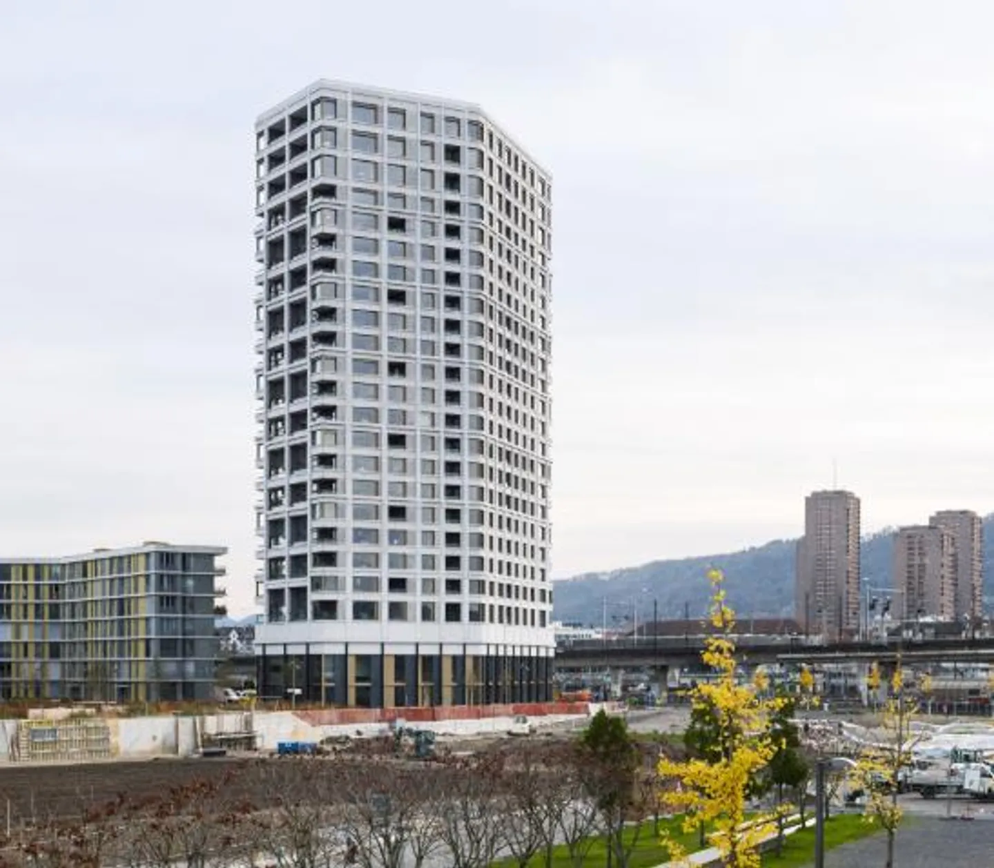 Parkplatz im Zürcher Hochhaus - Foto 1 von 1