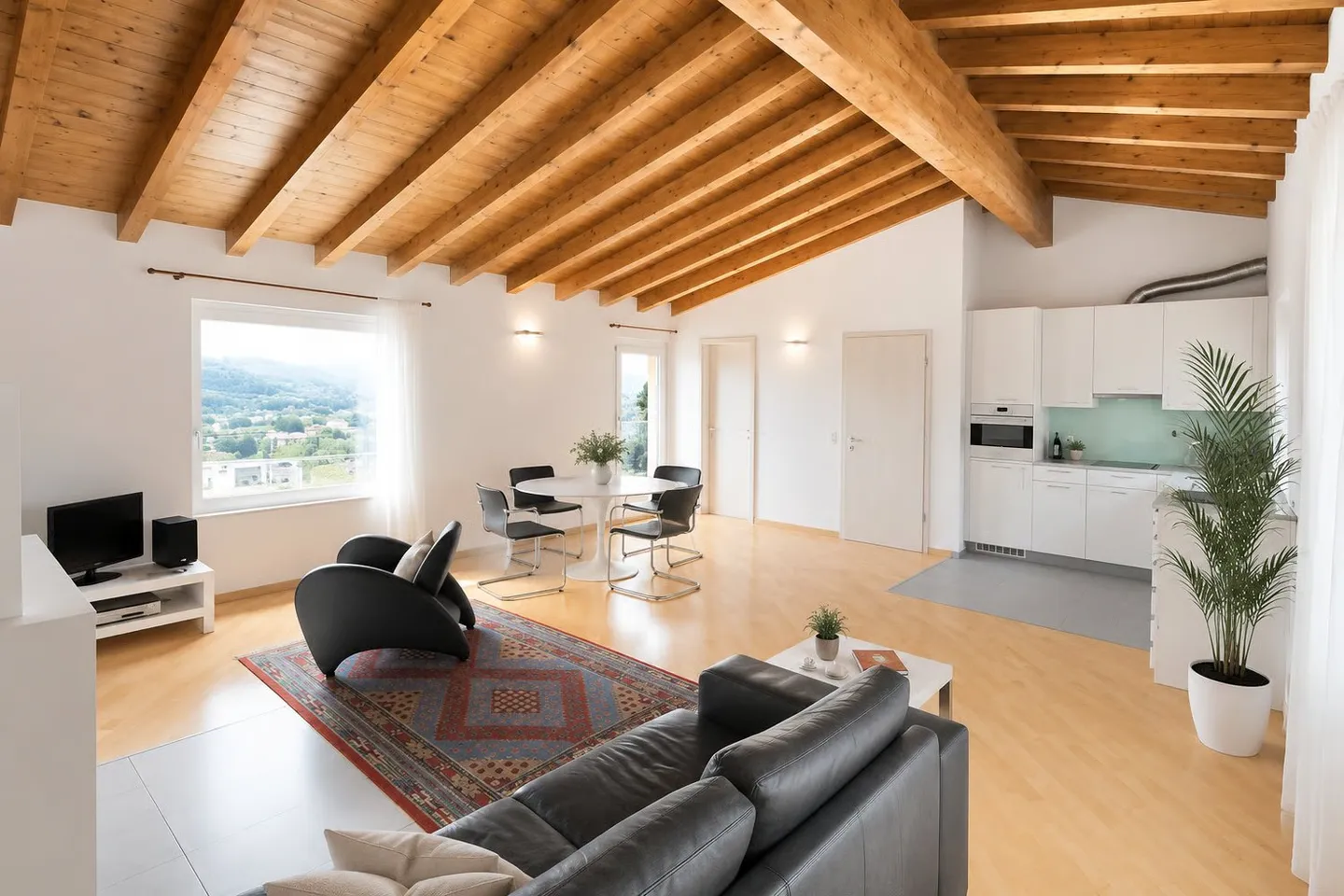 Penthouse with 2.5 rooms and lake view - Photo 2 of 10