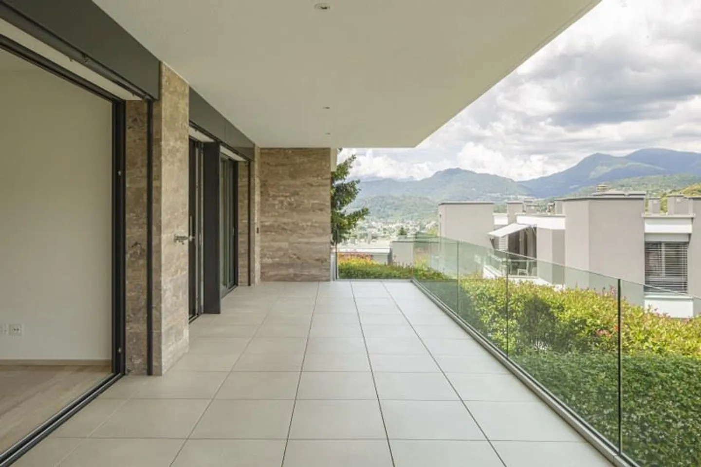 Appartamento 3,5 locali con grande terrazza e vista libera sulle montagne - Foto 7 di 13