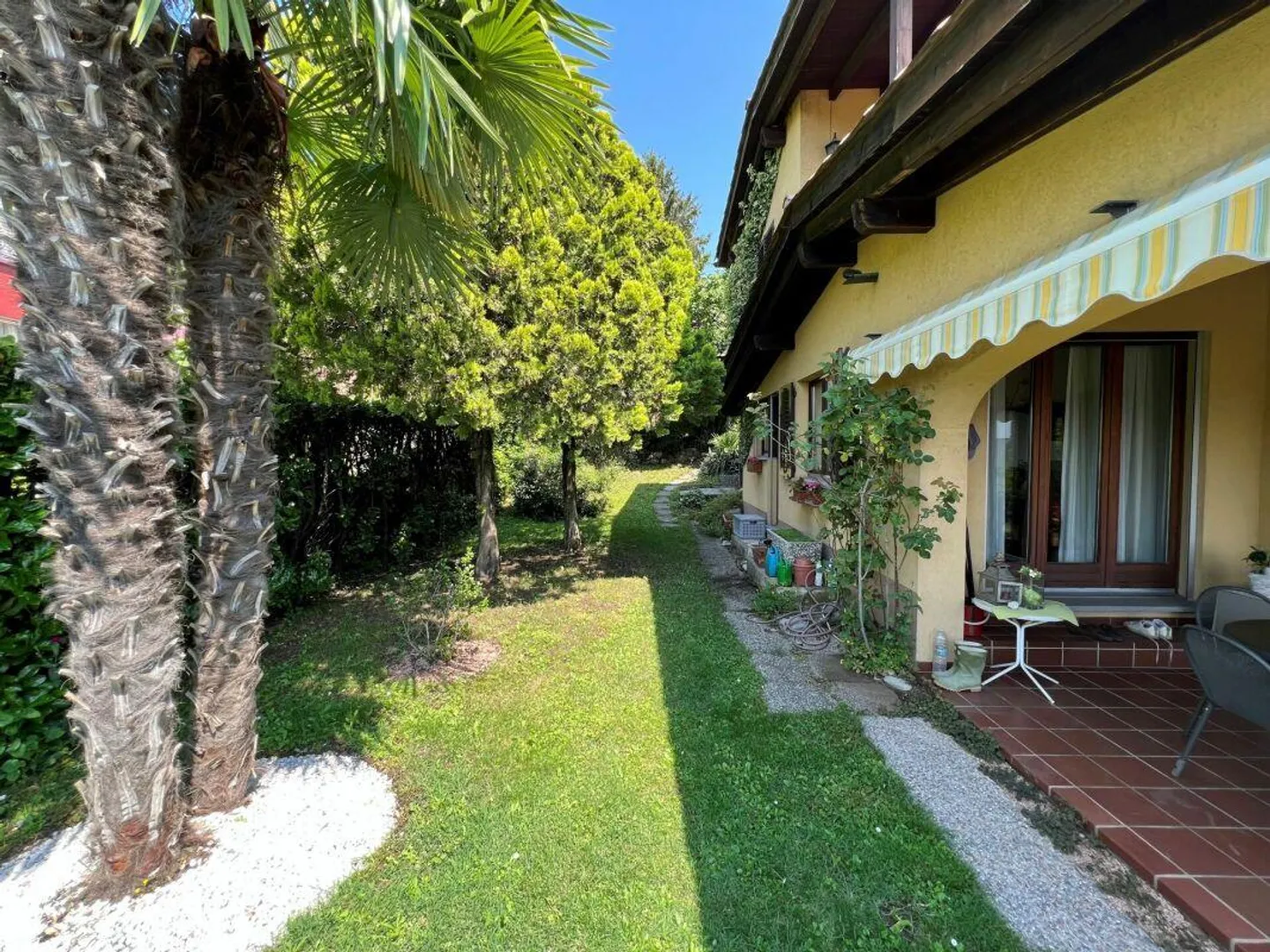 Schönes und charakteristisches Haus, das im Grünen liegt - Foto 4 von 13