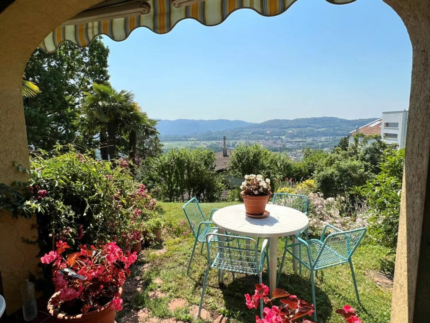 Schönes und charakteristisches Haus, das im Grünen liegt - Foto 5 von 13