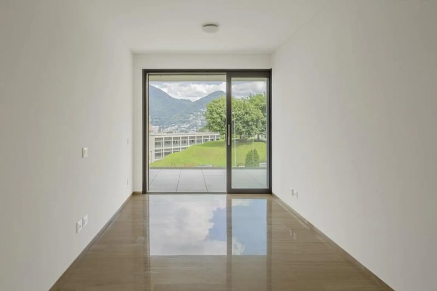 Appartamento 3,5 locali con grande terrazza e vista libera sulle montagne - Foto 8 di 13