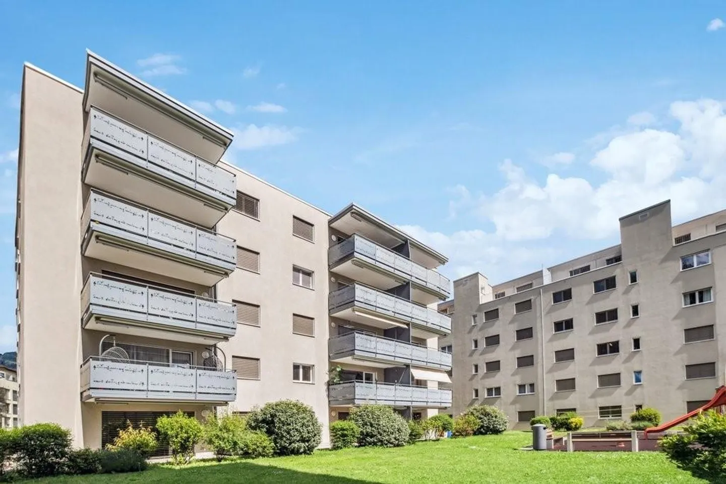 Vie moderne dans un quartier résidentiel calme - Photo 1 sur 8