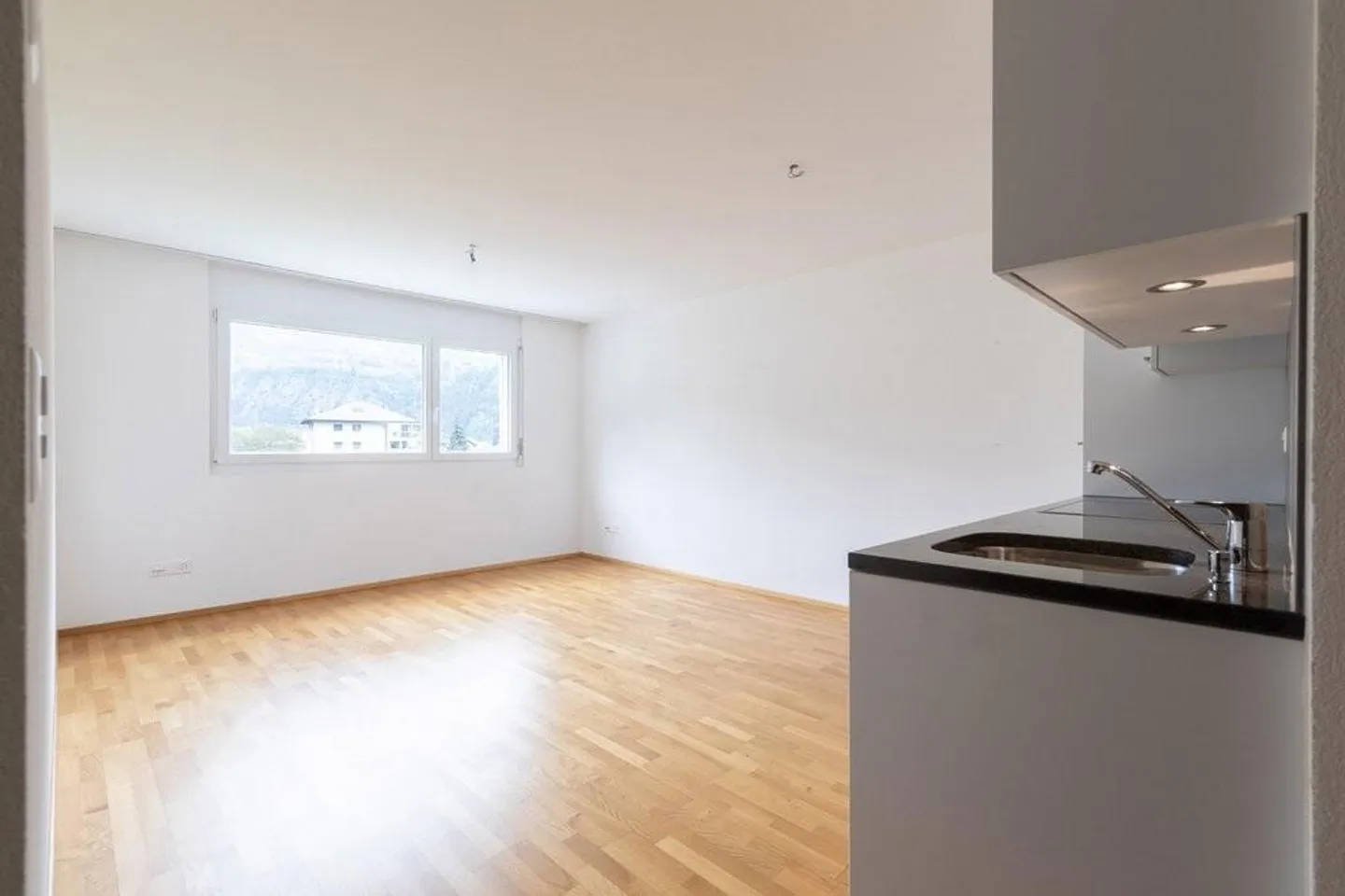 Vie moderne dans un quartier résidentiel calme - Photo 3 sur 8