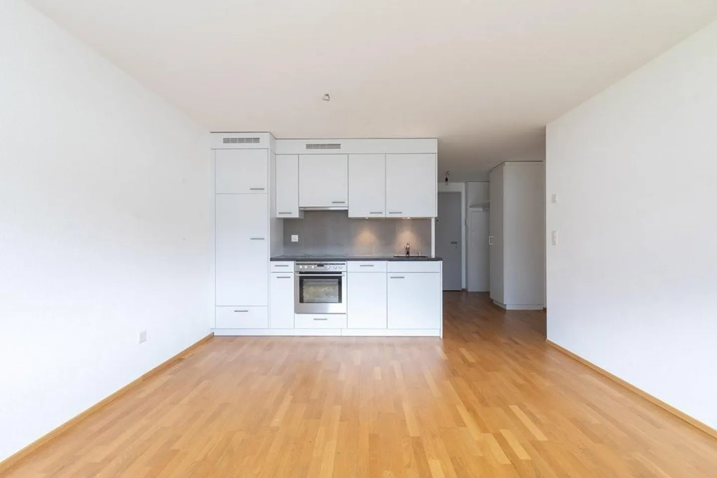 Vie moderne dans un quartier résidentiel calme - Photo 2 sur 8