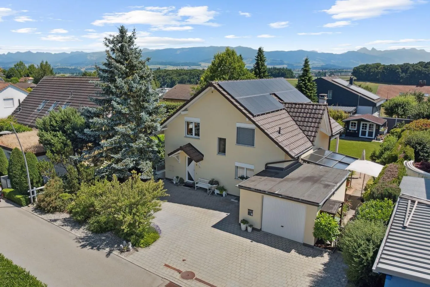 Beautiful modern villa in Avry-sur-Matran - Photo 2 of 13