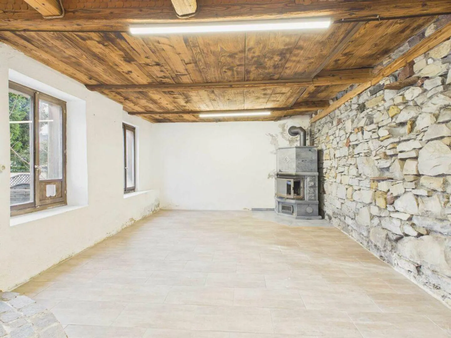 Maison Toggenburg de 4 pièces à rénover avec salle polyvalente et deux parcelles de prairie séparées - Photo 7 sur 13
