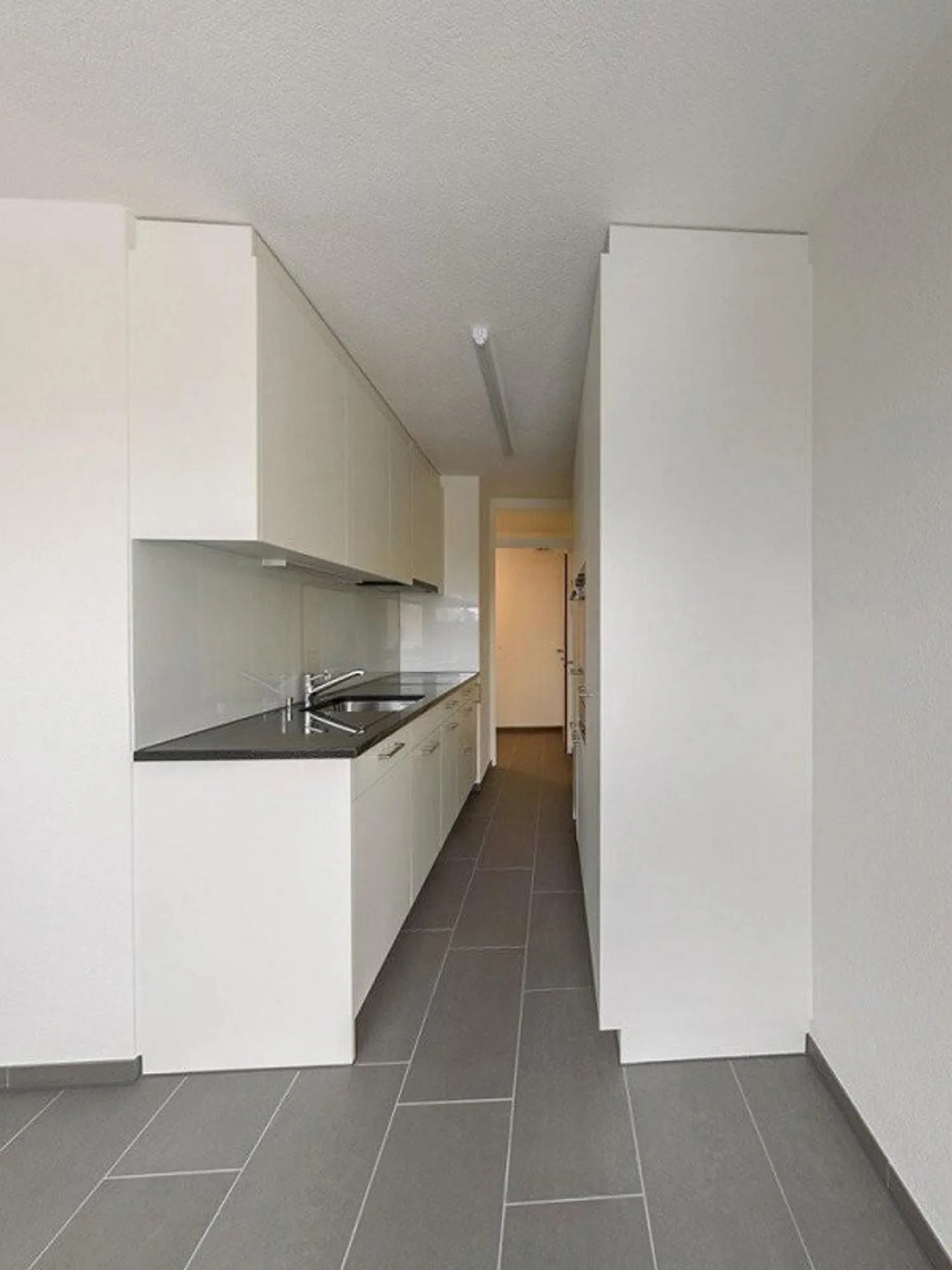 Casa moderna in posizione centrale - Foto 3 di 7