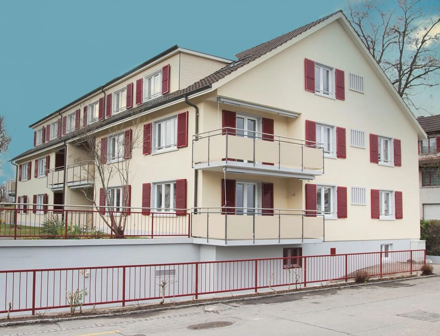 APPARTEMENT 3.5 PIÈCES BAIGNÉ DE LUMIÈRE DANS UN EMPLACEMENT CENTRAL À LIESTAL - Photo 2 sur 13