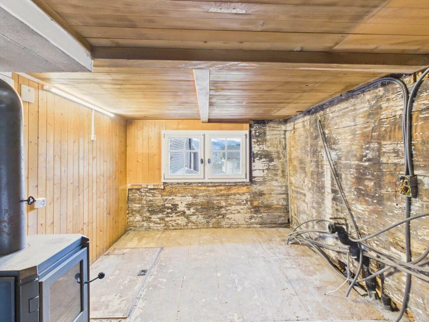 Maison Toggenburg de 4 pièces à rénover avec salle polyvalente et deux parcelles de prairie séparées - Photo 9 sur 13