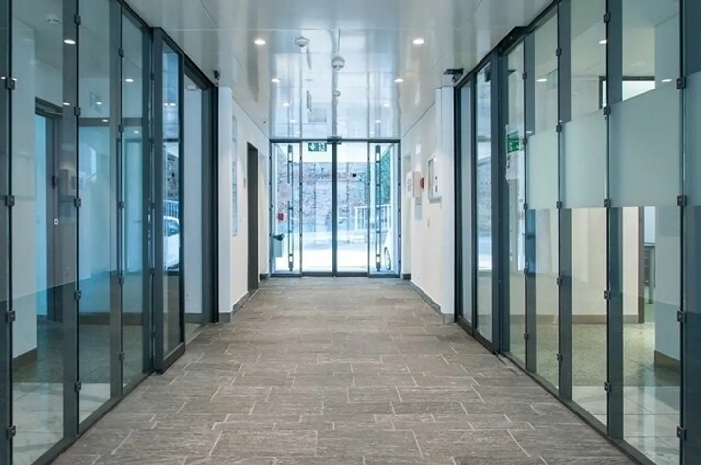 Votre nouveau lieu de travail dans un emplacement central ! - Photo 1 sur 11