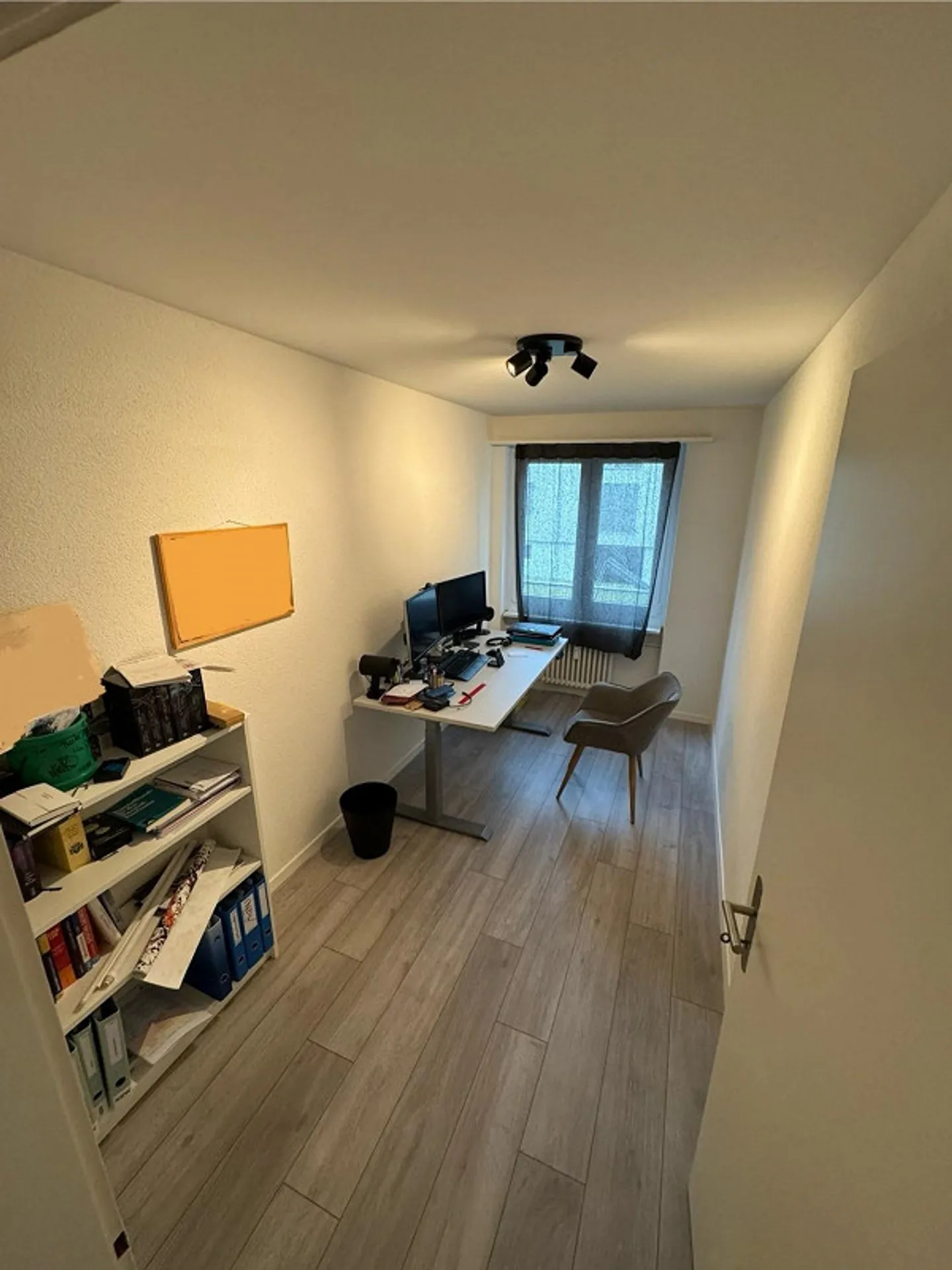 APPARTEMENT 3.5 PIÈCES BAIGNÉ DE LUMIÈRE DANS UN EMPLACEMENT CENTRAL À LIESTAL - Photo 7 sur 13