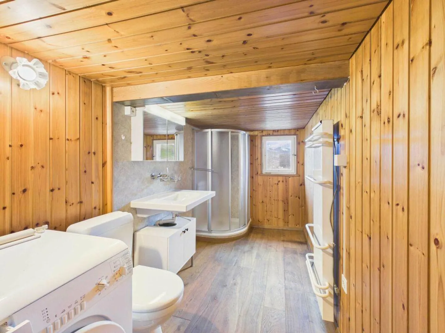 Maison Toggenburg de 4 pièces à rénover avec salle polyvalente et deux parcelles de prairie séparées - Photo 12 sur 13