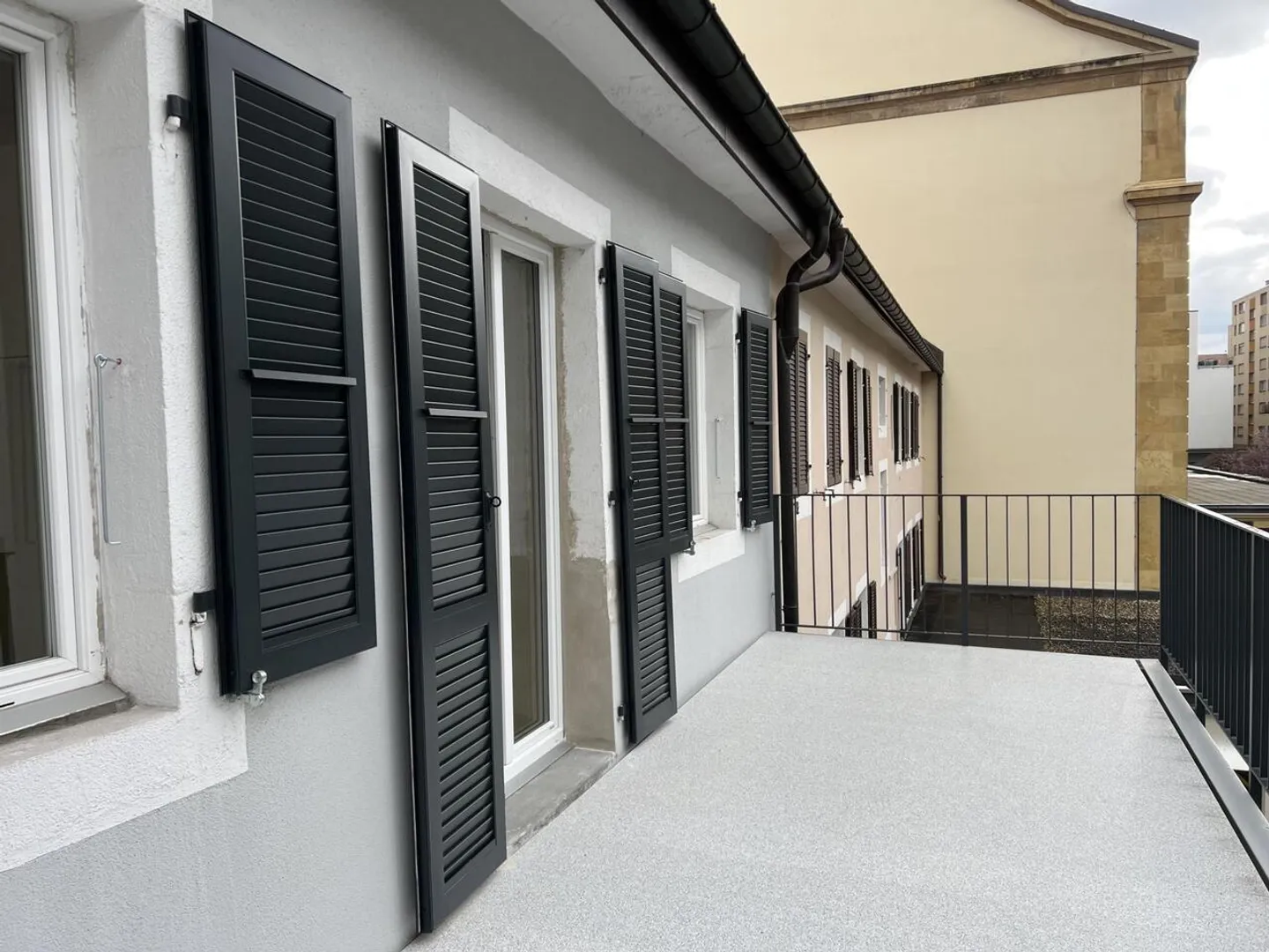 Spacious 3-room apartment renovated with terrace - Photo 11 of 13