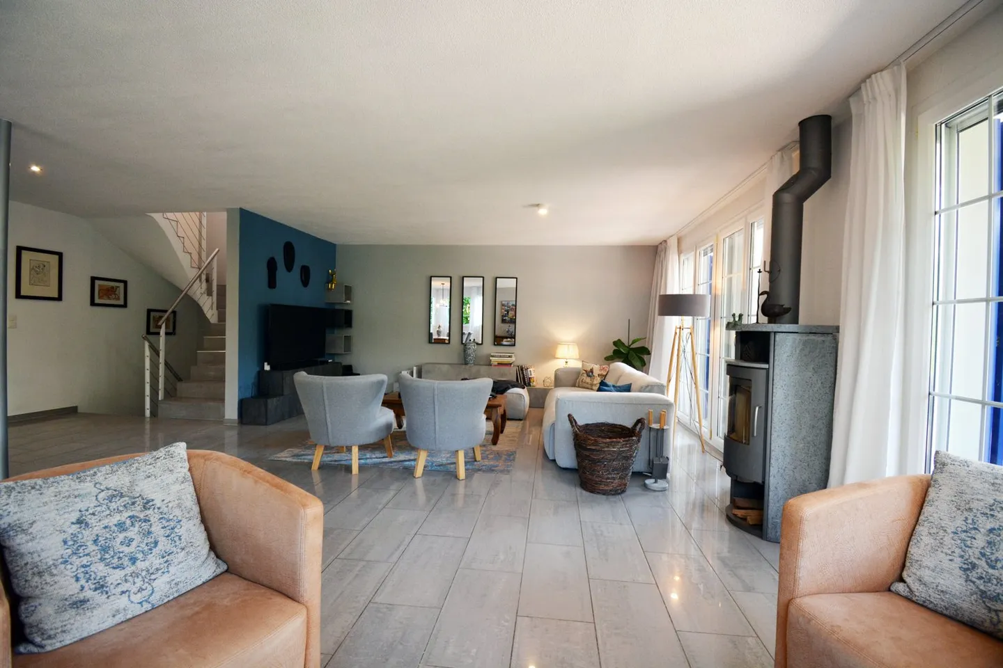 Affascinante casa unifamiliare di 5,5 stanze in una posizione tranquilla di Islisberg - con numerosi extra - Foto 9 di 63