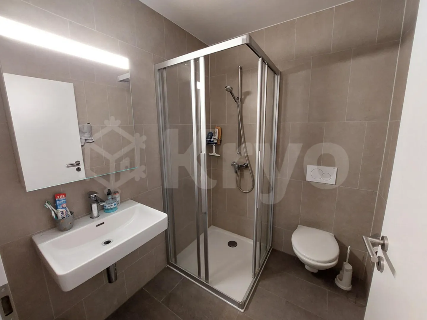 Appartamento moderno con terrazza - Foto 7 di 8