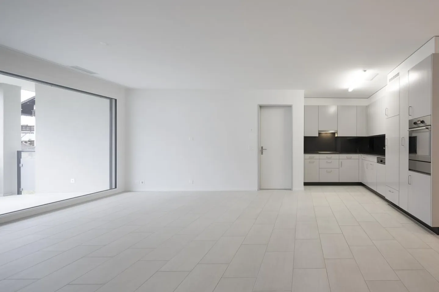 Belle appartement de 3,5 pièces au rez-de-chaussée dans la région des Grisons - Photo 2 sur 9