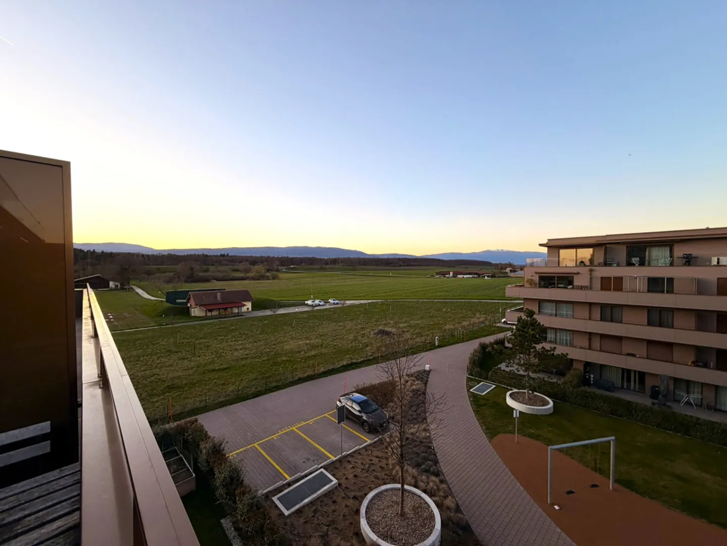 Recent 2.5-room apartment with balcony and indoor parking - Cossonay - Photo 7 of 8