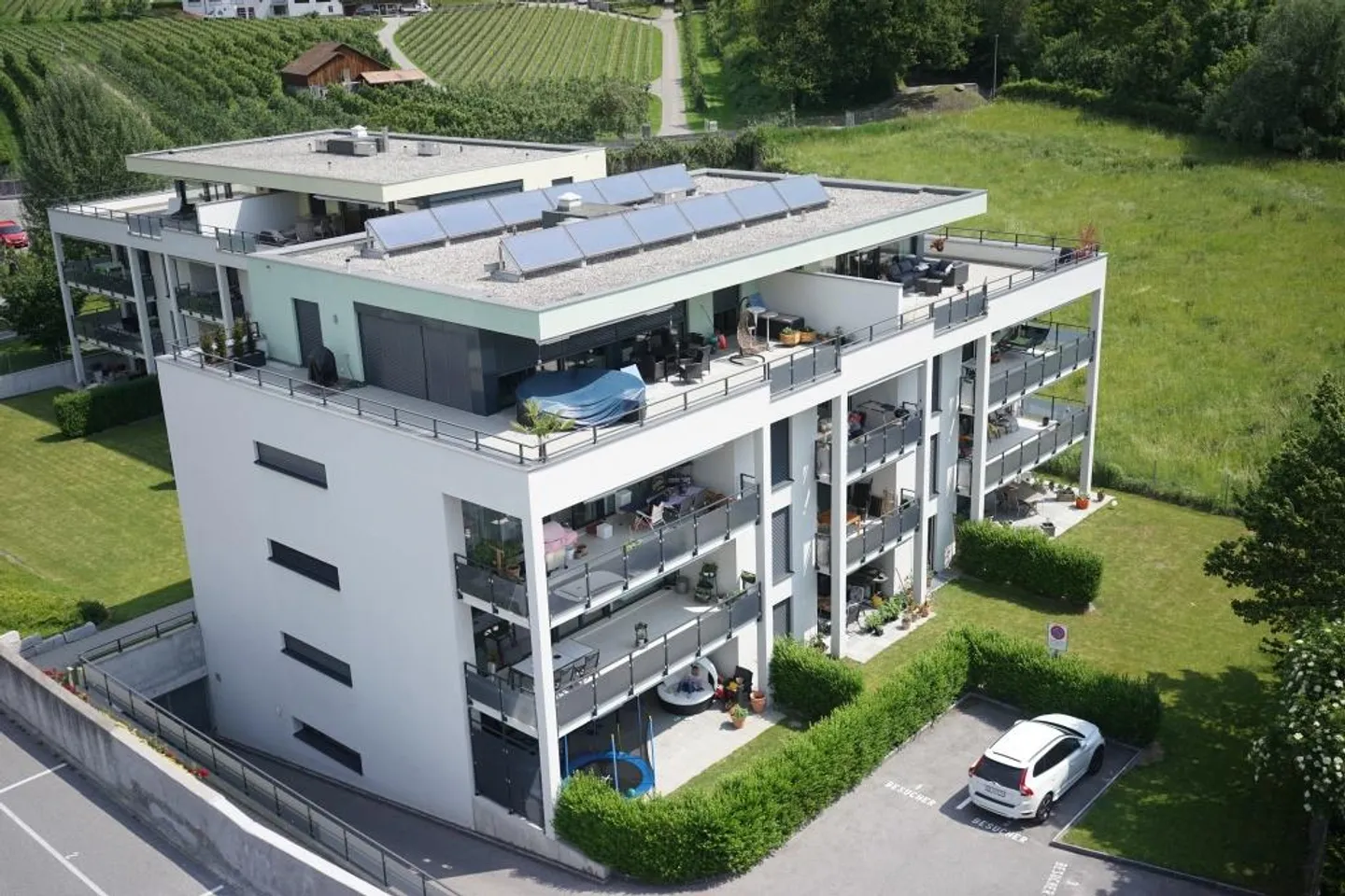 Belle appartement de 3,5 pièces au rez-de-chaussée dans la région des Grisons - Photo 1 sur 9