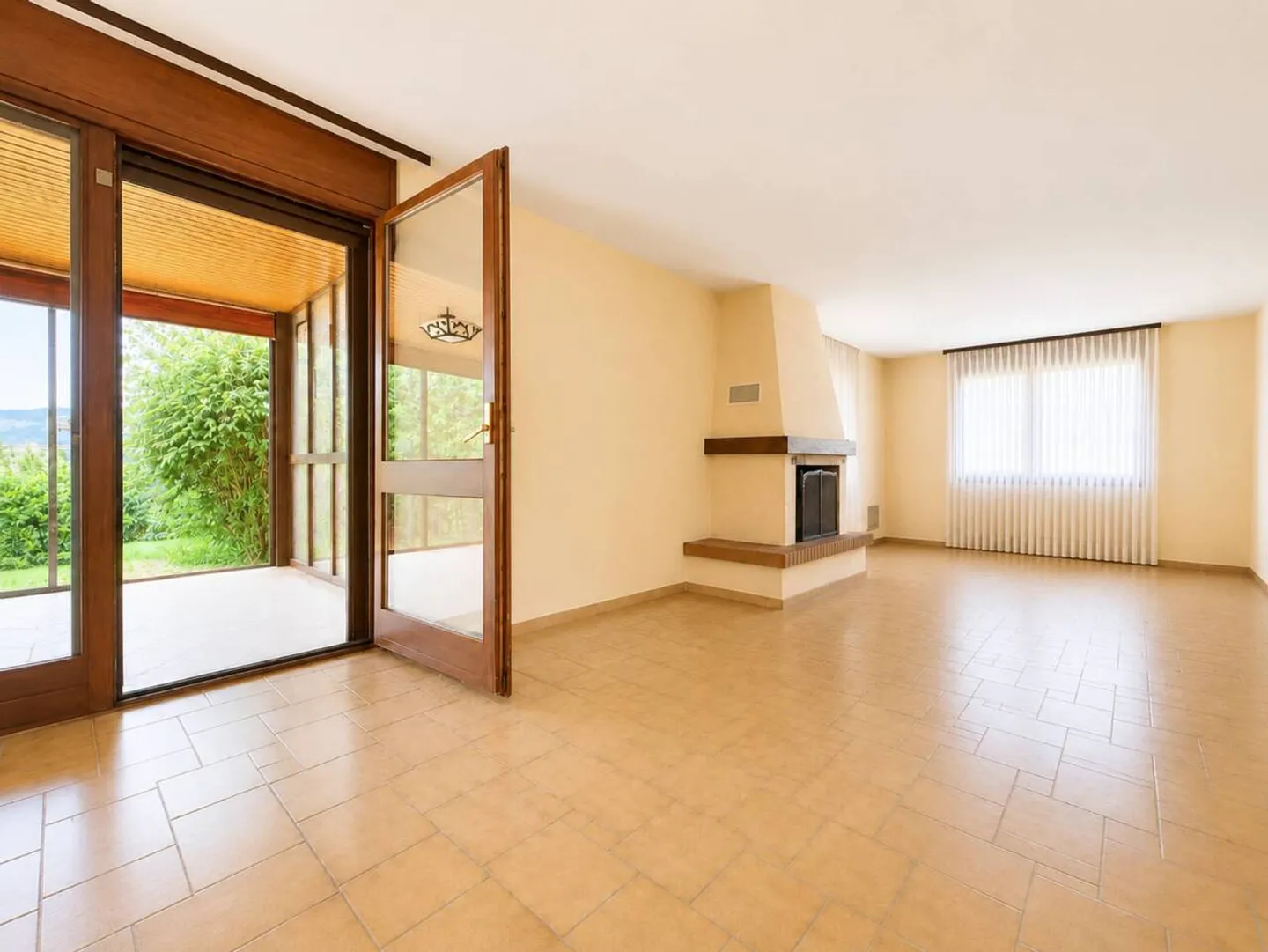6.5-room villa with independent studio - Photo 3 of 13