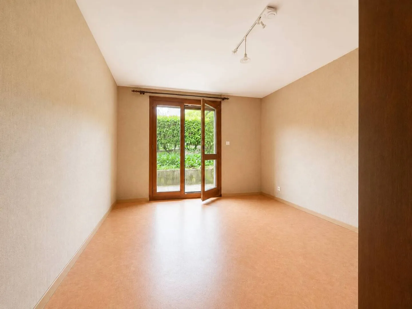6.5-room villa with independent studio - Photo 8 of 13