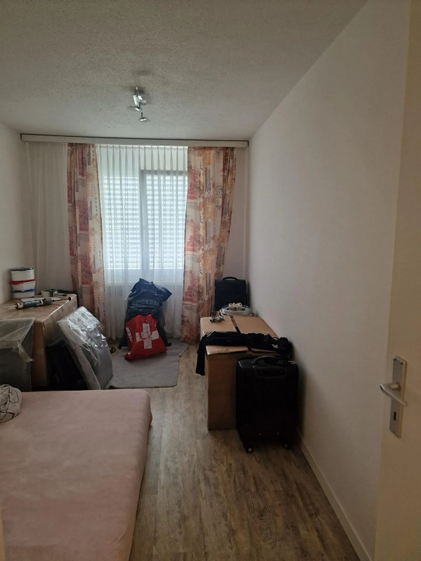Appartamento 3.5 locali, situato in posizione centrale, piano terra con giardino - Foto 7 di 9