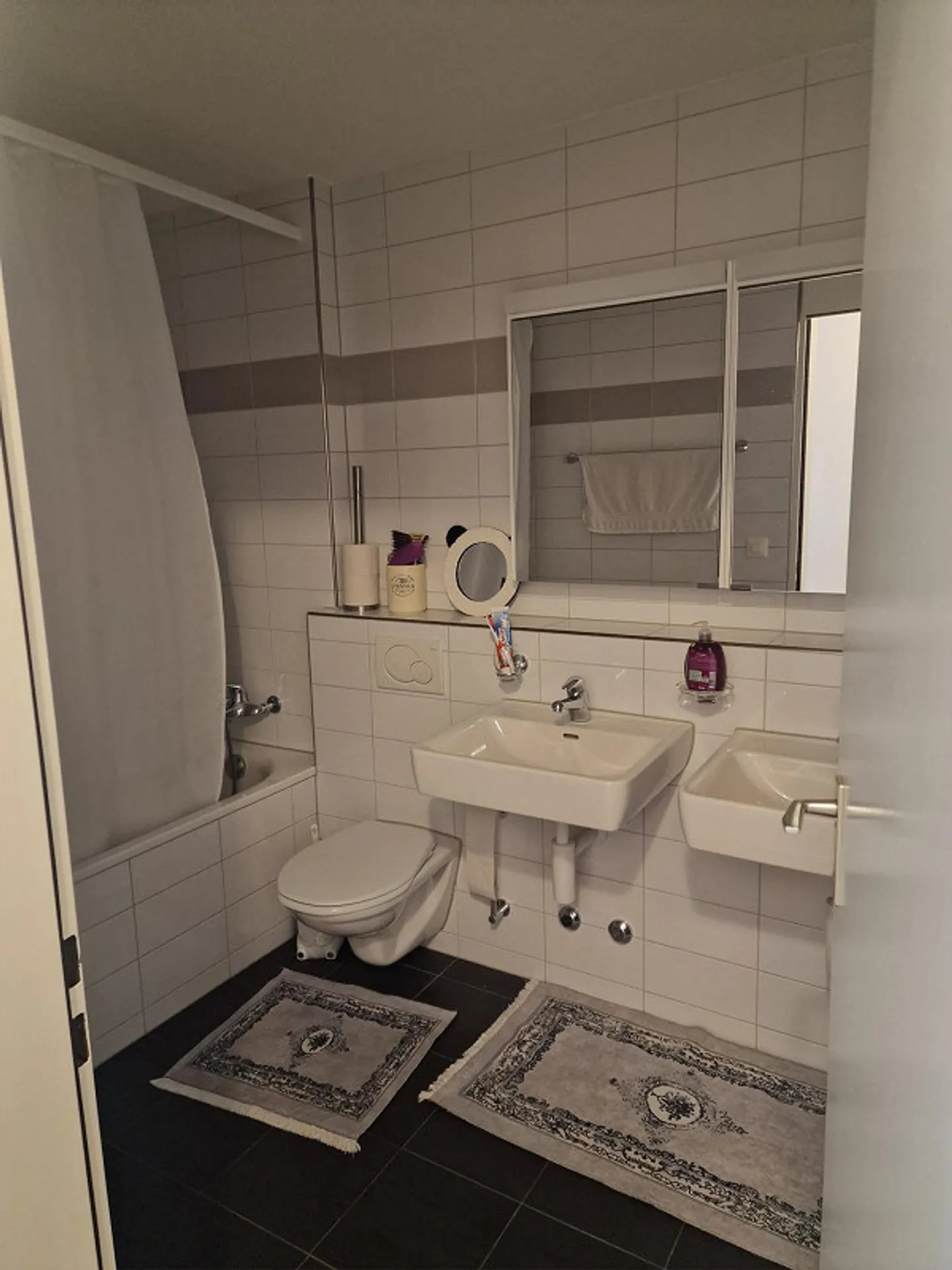 Appartamento 3.5 locali, situato in posizione centrale, piano terra con giardino - Foto 2 di 9