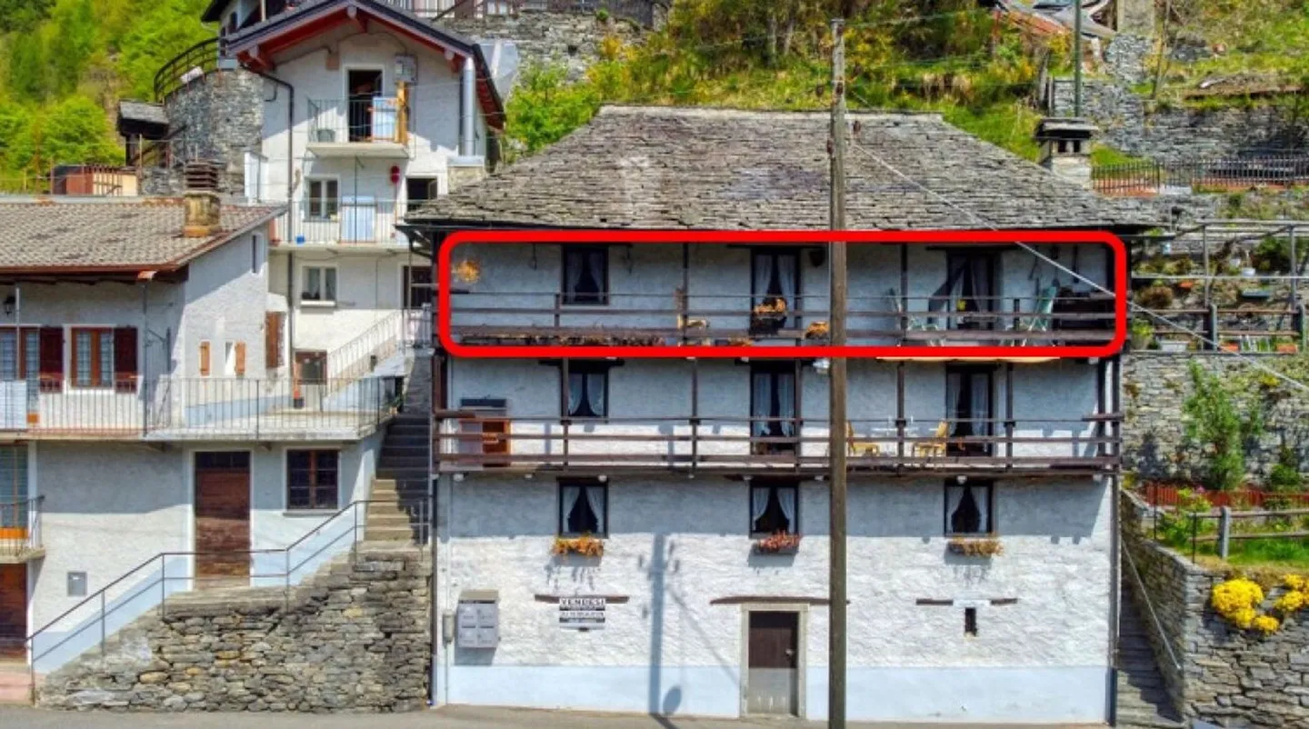 Renovierte 3 ½ Zimmer Wohnung im historischen Kern mit Pergola - Foto 2 von 7