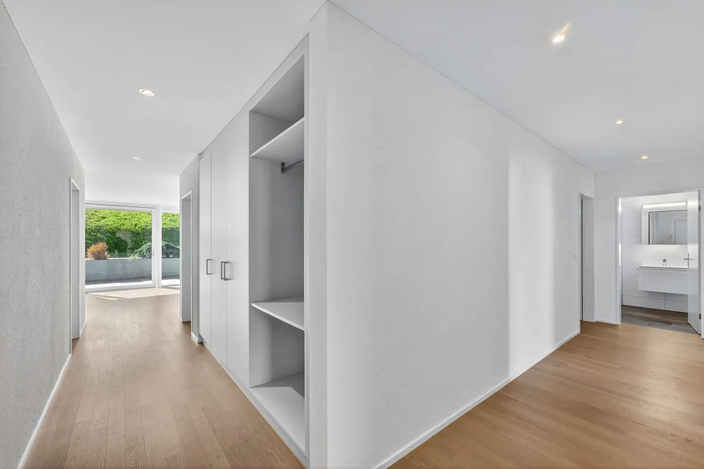 Appartamento moderno e luminoso di 5,5 stanze con una terrazza di 35,5 m² - Foto 1 di 13