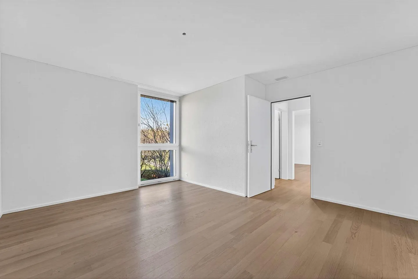 Appartamento moderno e luminoso di 5,5 stanze con una terrazza di 35,5 m² - Foto 4 di 13