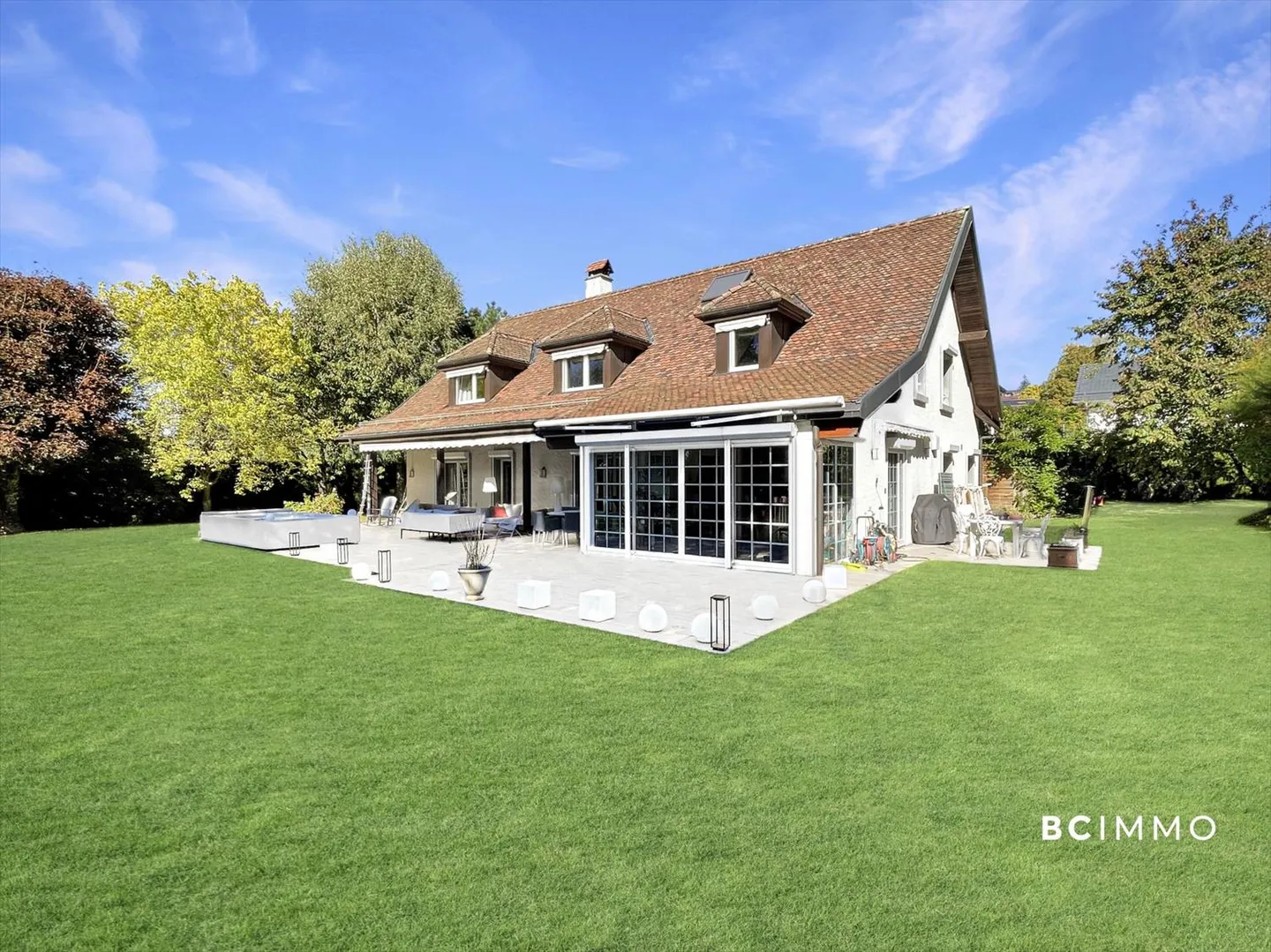 Villa 9 pièces - Photo 1 sur 12