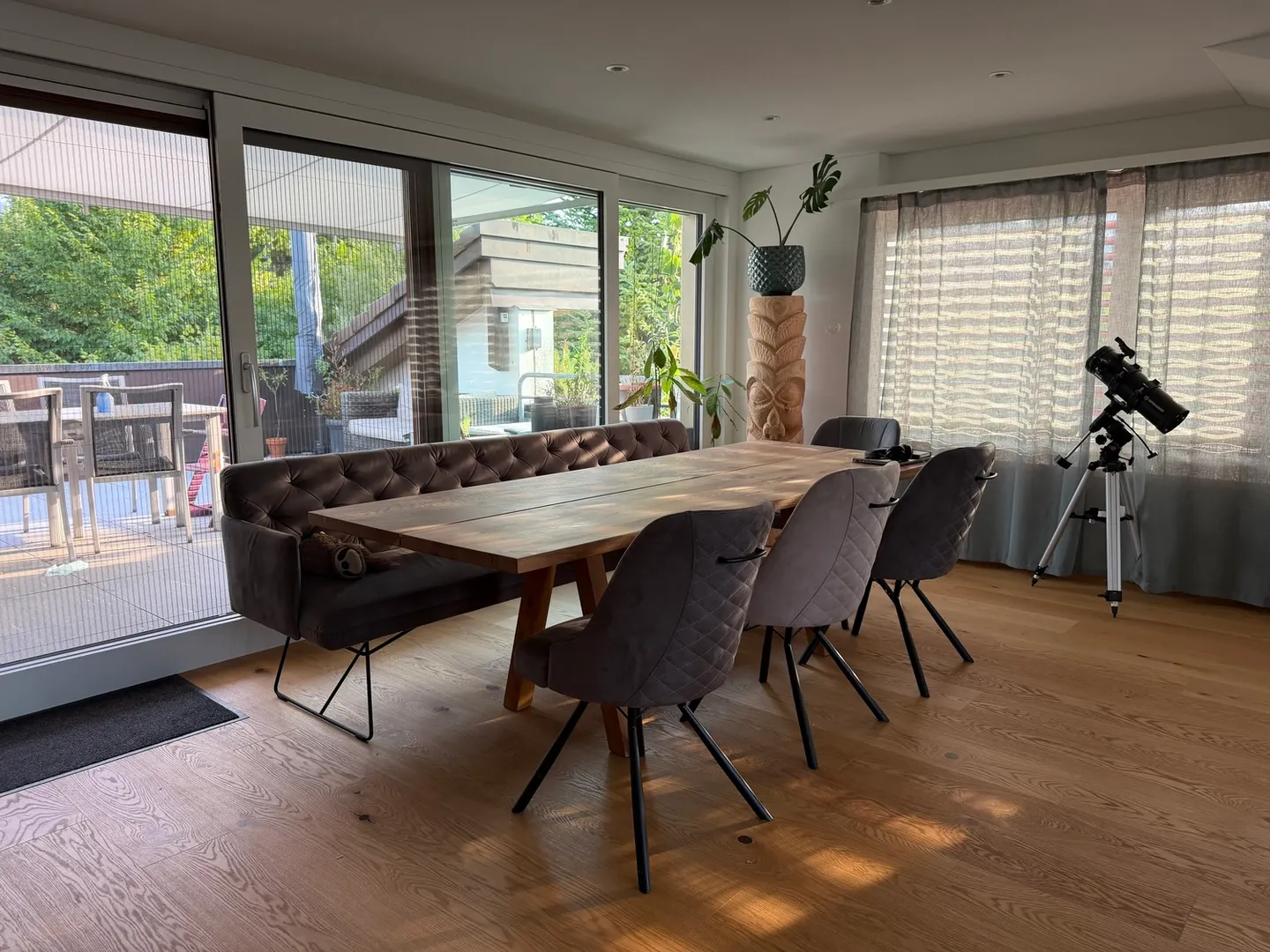Modern Apartment with South Balcony - Photo 1 of 8