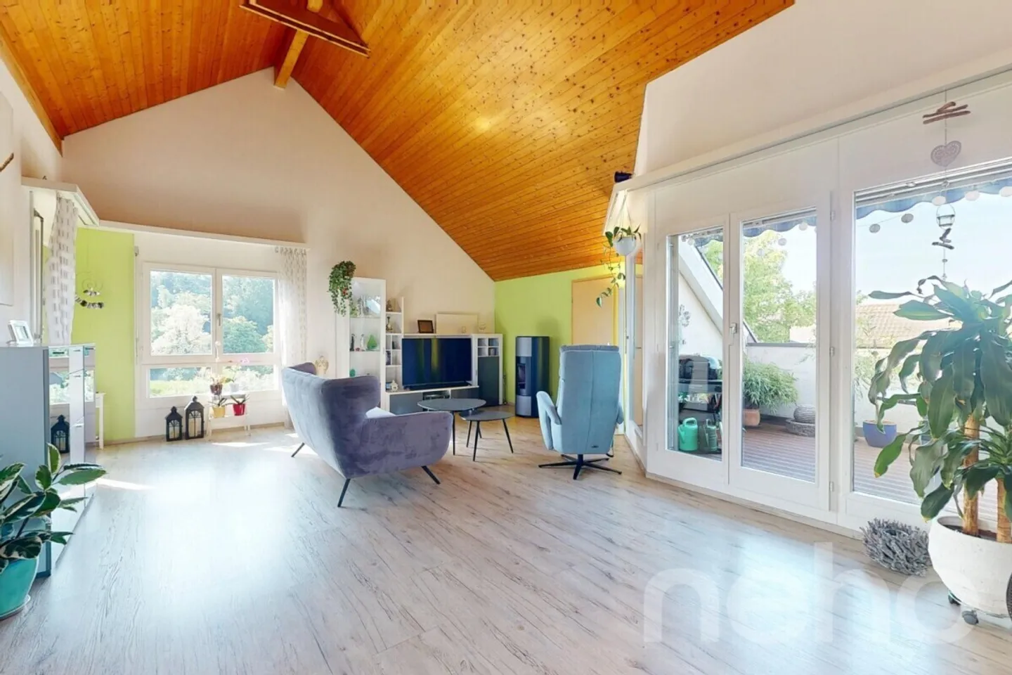 Helle Dachwohnung mit Aussicht - Foto 2 von 13