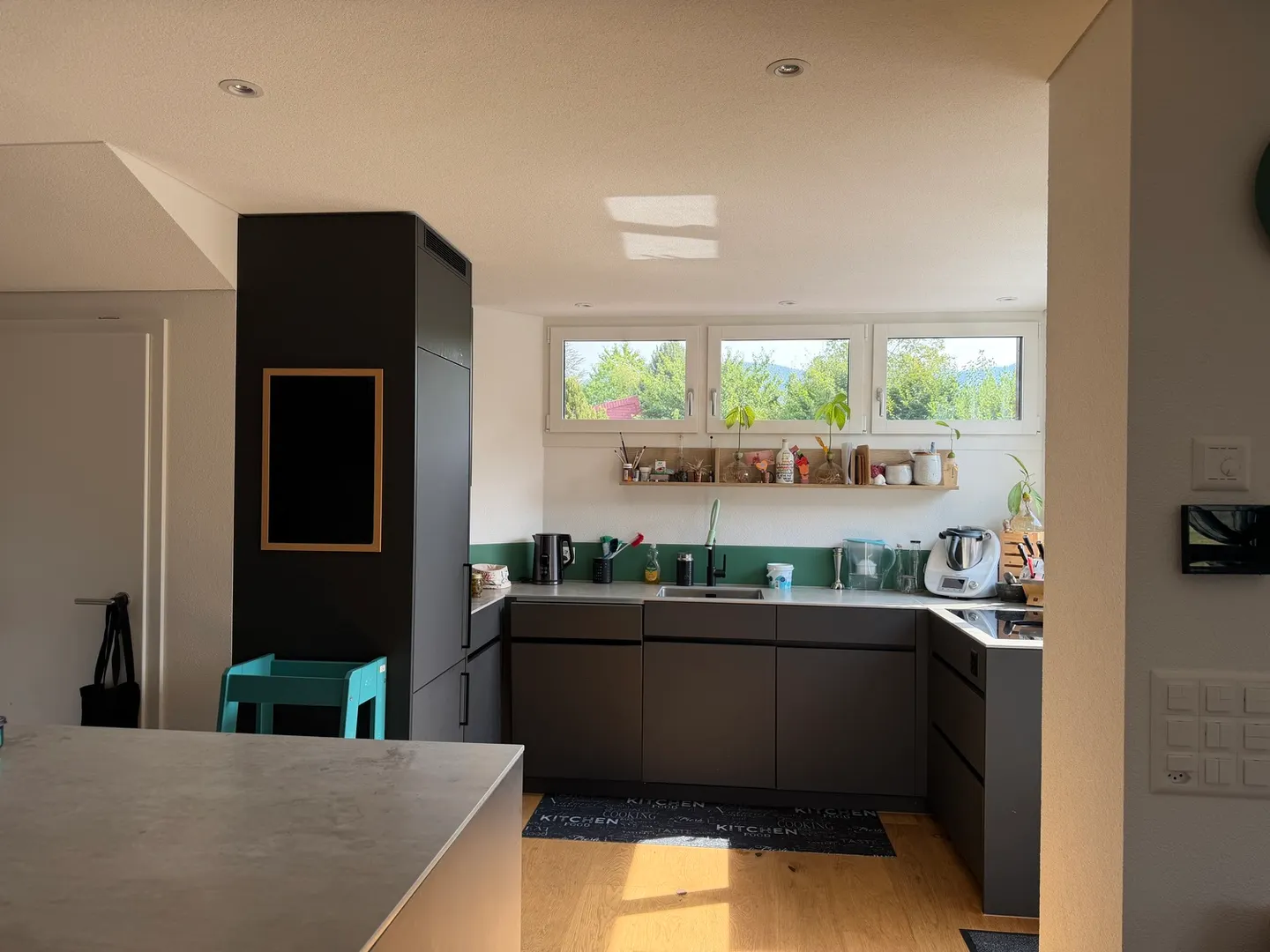 Modern Apartment with South Balcony - Photo 3 of 8