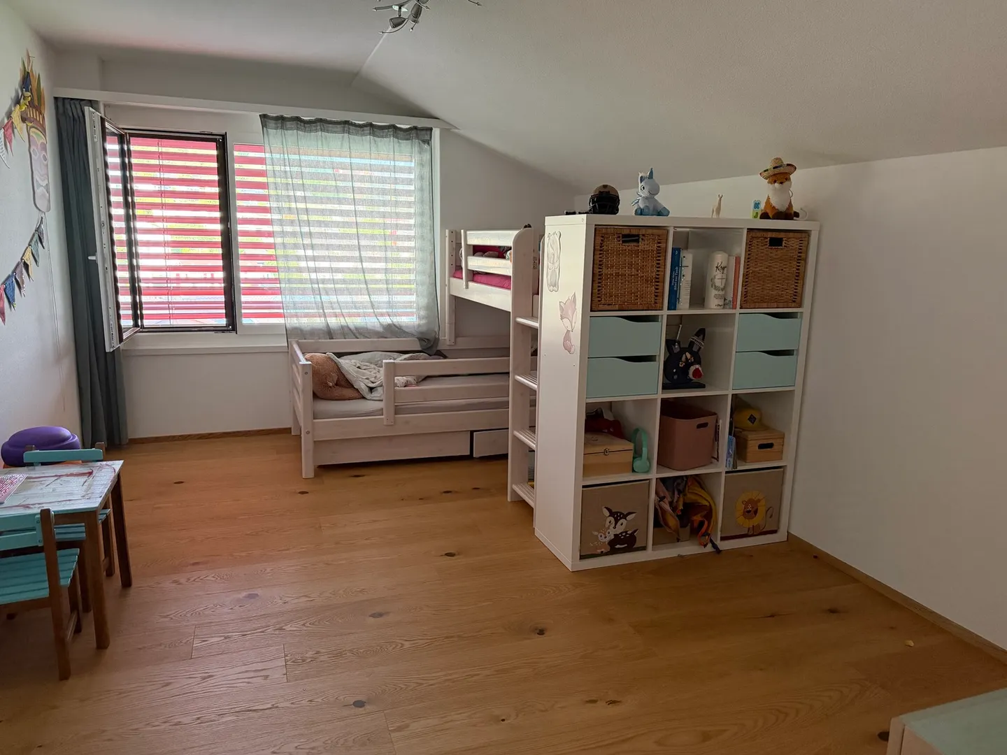 Modern Apartment with South Balcony - Photo 5 of 8