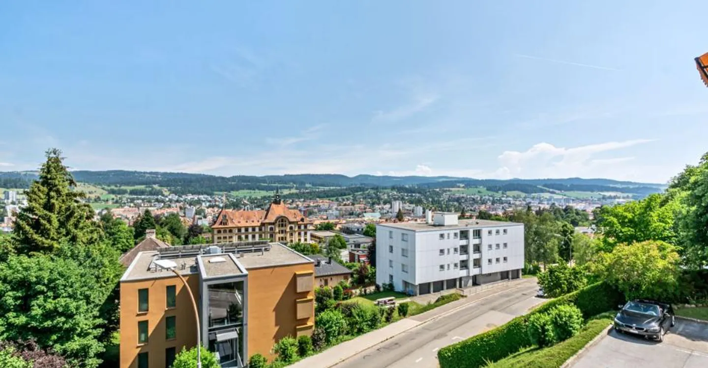 Appartamento PPE di 4,5 stanze con balcone e garage doppio - Foto 1 di 11